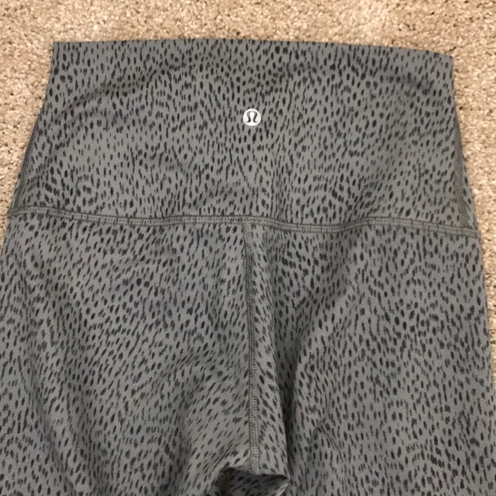 Leopard print lululemon leggings - Picture 5 of 5